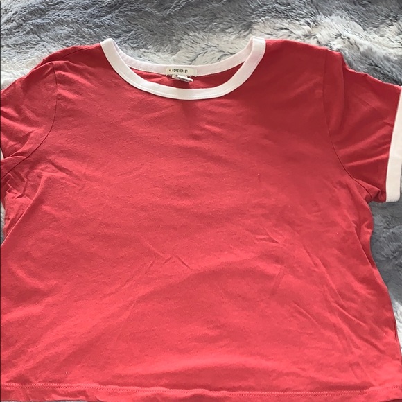 Basic red tee - Picture 1 of 2